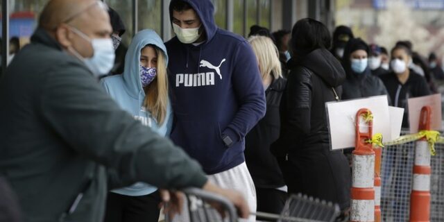 Κορονοϊός – ΗΠΑ: Ξεπέρασαν τους 54.000 οι νεκροί αλλά πέντε ακόμα πολιτείες άρουν τα μέτρα