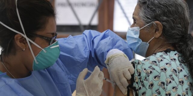 Εμβόλιο κορονοϊού: Οι ευπαθείς ομάδες μπορεί να χρειαστούν τρίτη δόση