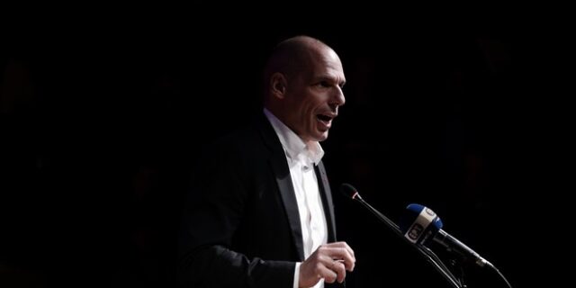 Βαρουφάκης: Ας μη μιλήσει ο Μητσοτάκης για την Ημέρα της Γυναίκας