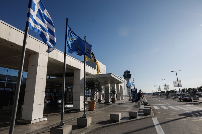 Παγώνουν επενδύσεις και πώληση ποσοστού στο Αεροδρόμιο της Αθήνας
