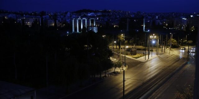 “Όχι στην πρόωρη άρση των μέτρων” λένε οι επιστήμονες  – Λεπτό προς λεπτό