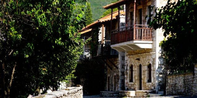 Άρση περιοριστικών μέτρων: Πότε θα μπορούμε να πάμε στα χωριά μας