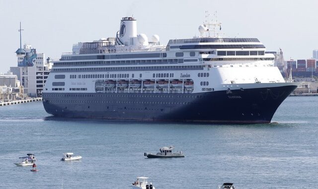 Κορονοϊός: Αποβιβάστηκαν στη Φλόριντα οι επιβάτες των κρουαζιερόπλοιων Zaandam και Rotterdam