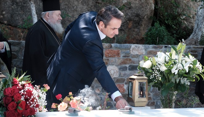Στο μνημόσυνο του Κωνσταντίνου Μητσοτάκη ο πρωθυπουργός