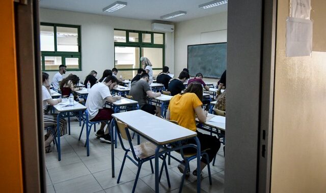 Χαρίτσης: “Η κυβέρνηση ανοίγει τα σχολεία με αυξημένο αριθμό μαθητών και χωρίς να παρέχει μάσκες”
