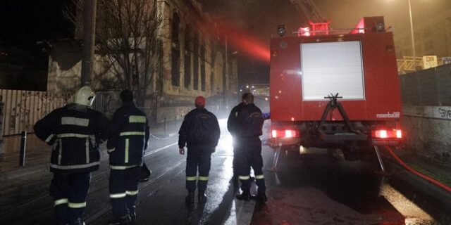 Φωτιά στα γραφεία του Συλλόγου Επαγγελματιών Αλιέων και σε ταβέρνα στο Μικρολίμανο