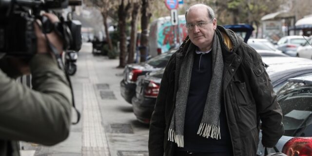 Φίλης: “Αχρείαστο και ριψοκίνδυνο το άνοιγμα των σχολείων”