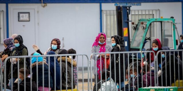 Μηταράκης: Μειωμένοι κατά 15% οι πρόσφυγες και οι μετανάστες που διαμένουν στα νησιά