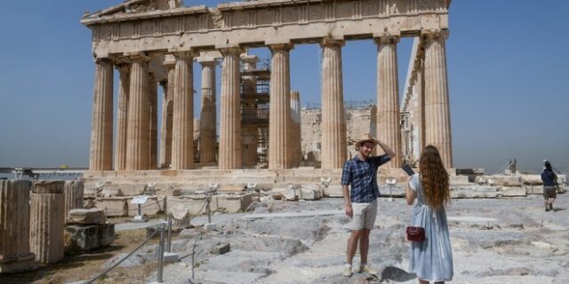 Η έναρξη της τουριστικής σεζόν στην Ελλάδα στο επίκεντρο των ξένων ΜΜΕ