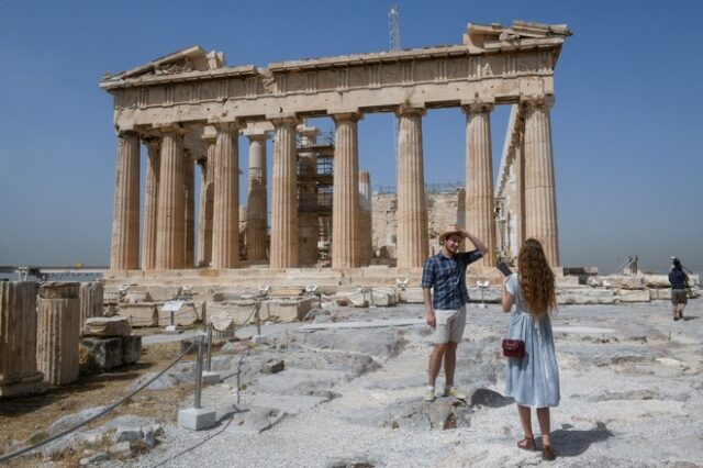 Η έναρξη της τουριστικής σεζόν στην Ελλάδα στο επίκεντρο των ξένων ΜΜΕ
