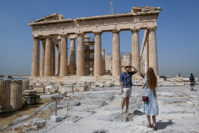 Η έναρξη της τουριστικής σεζόν στην Ελλάδα στο επίκεντρο των ξένων ΜΜΕ