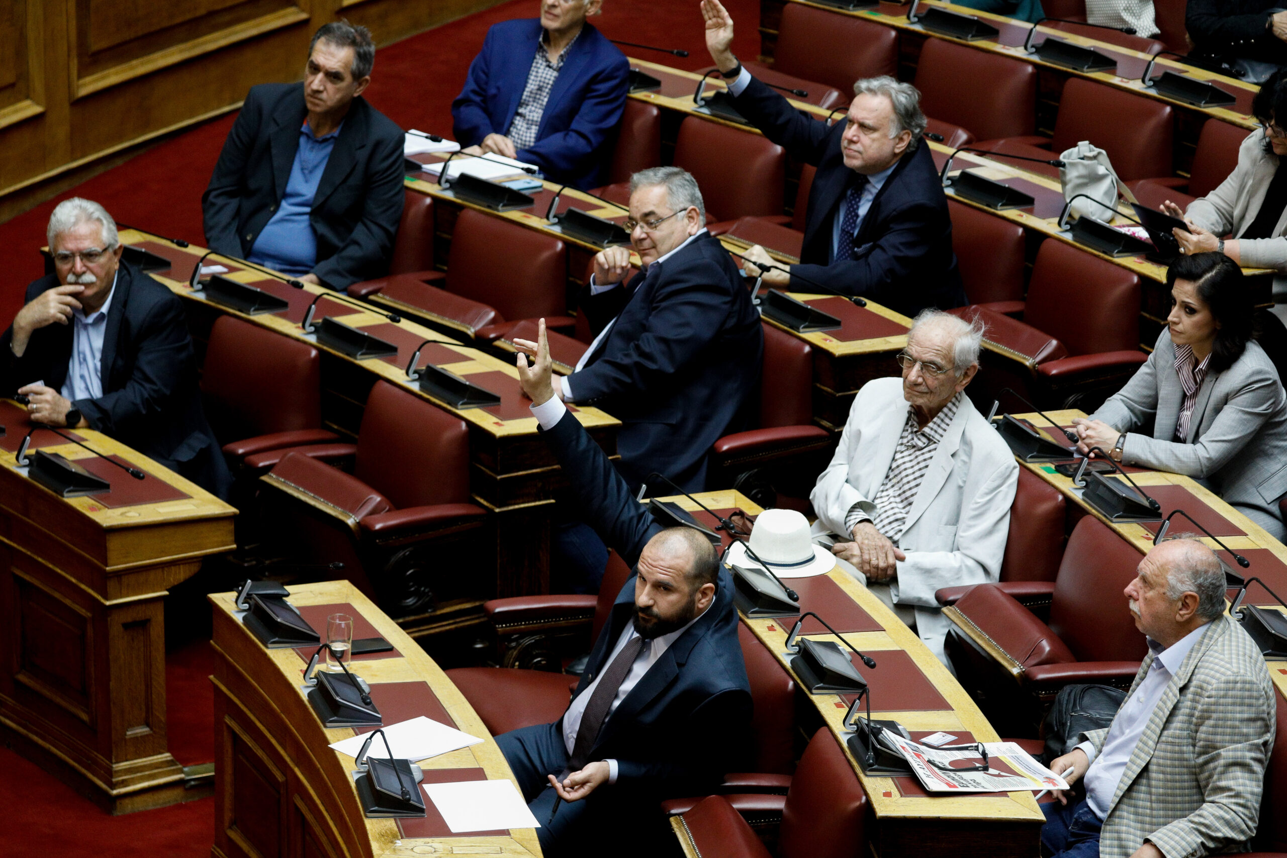 Βουλή: “Όχι” σε άρση ασυλίας 54 βουλευτών του ΣΥΡΙΖΑ για τη Συμφωνία των Πρεσπών
