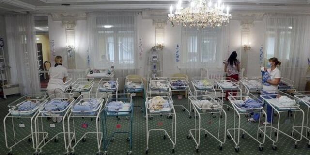 Ουκρανία: Το δράμα δεκάδων νεογέννητων χωρίς οικογένεια