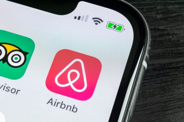 Airbnb: Μετά το “μαχαίρι” στήνει πλατφόρμα βιογραφικών για τους απολυμένους