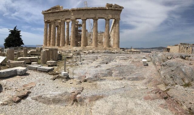 Πρόσκληση Μενδώνη σε Τσίπρα για ξενάγηση στην Ακρόπολη