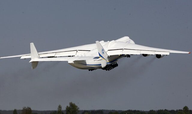 Antonov 225: Στο “Ελ. Βενιζέλος” το μεγαλύτερο αεροπλάνο του κόσμου