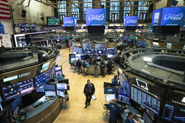 Wall Street: “Βουτιά” στην ολοκλήρωση της χειρότερης εβδομάδας της μετά τον Οκτώβριο