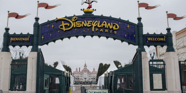 Ξανανοίγει η Disney World