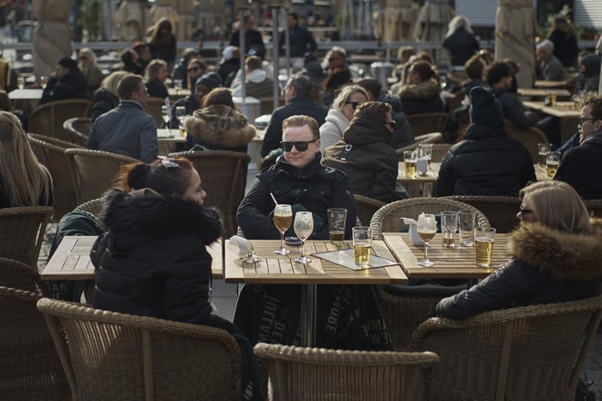 Σουηδία-κορονοϊός: Η κυβέρνηση προτείνει να κλείνουν τα εστιατόρια στις 20.30