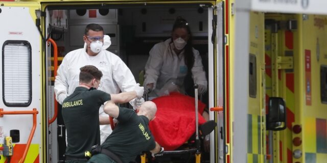 “Η ελπίδα είναι πιο μεταδοτική από τον φόβο”: Η συγκινητική ιστορία ενός 25χρονου που έχασε τη μητέρα του
