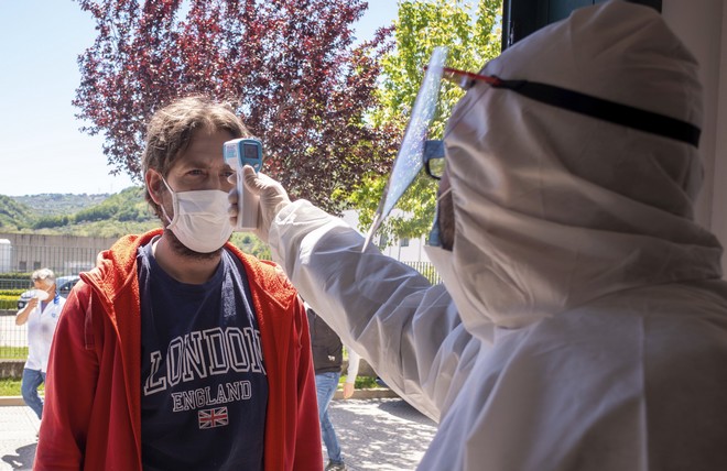 Ιταλία: Υποχρεωτική η χρήση μάσκας σε κλειστούς χώρους μέχρι τις 15 Αυγούστου