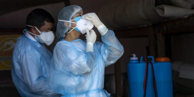 Κορονοϊός-Ινδία: Δοκίμασε στον εαυτό του αυτοσχέδιο “φίλτρο” και πέθανε
