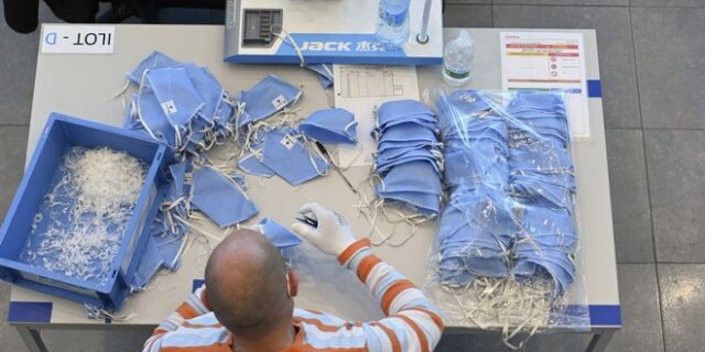 Γαλλία: Αναθεωρεί προς τα κάτω τον αριθμό των θανάτων από τον κορονοϊό