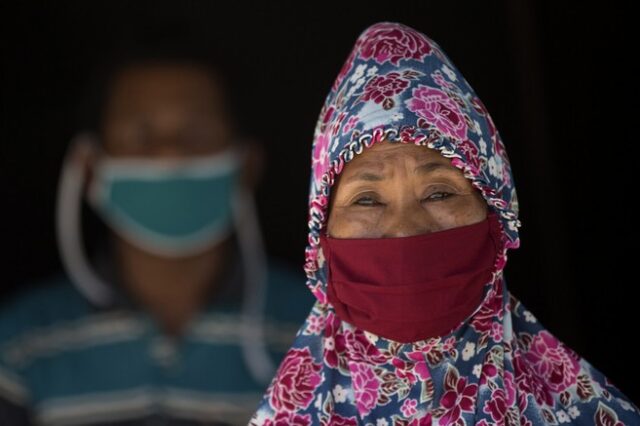 Ινδονησία: Γυναίκα 100 ετών, που είχε νοσήσει με κορονοϊό ιάθηκε