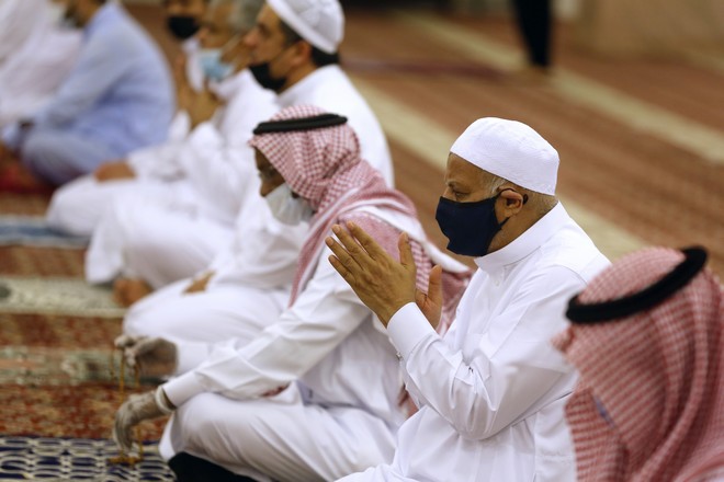 Σαουδική Αραβία: Άνοιξαν και πάλι τα τεμένη για τους πιστούς