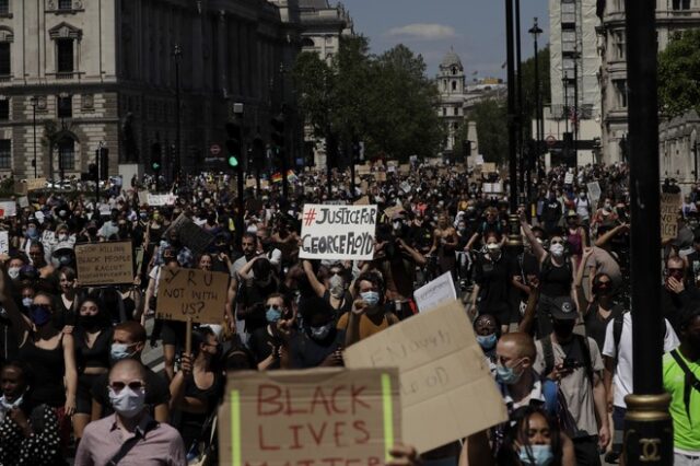 Δολοφονία Τζορτζ Φλόιντ: Εκατοντάδες διαδηλωτές σε Λονδίνο και Βερολίνο