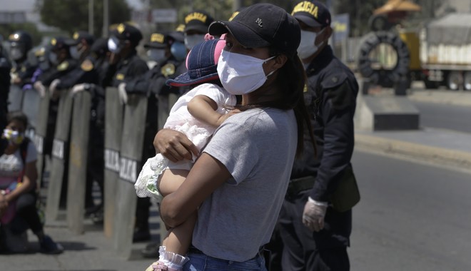 Ιαπωνική Παιδιατρική Ένωση: “Επικίνδυνη η μάσκα για παιδιά κάτω των 2 ετών”