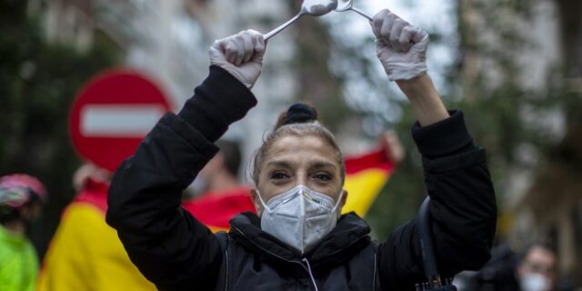 Κορονοϊός: Κάτω από 100 νεκροί για 8η σερί μέρα στην Ισπανία
