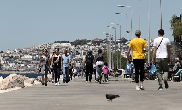 Από Δευτέρα ελεύθεροι: Ζωή με μάσκα, αλλά χωρίς SMS – Ποια καταστήματα ανοίγουν