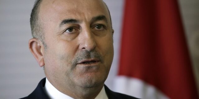 Απειλεί ο Τσαβούσογλου: “Θα υπάρξει νέο προσφυγικό κύμα προς την Ελλάδα”