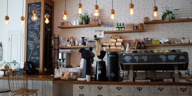 ΣΕΒ: Σε 20 επαγγέλματα σχεδόν το 70% των εργαζομένων