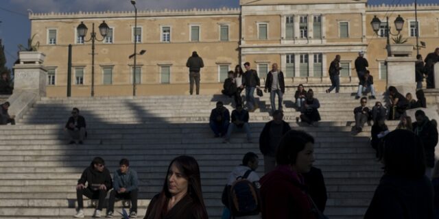 Κομισιόν για Ελλάδα: Ύφεση 9,7% και απώλεια 160.000 θέσεων εργασίας
