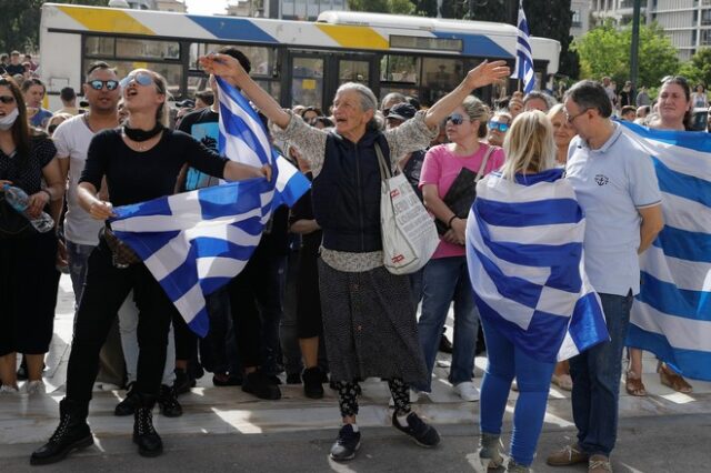 Φιέστα συνωμοσιολογίας σε Αθήνα και Θεσσαλονίκη κατά του 5G και των εμβολίων