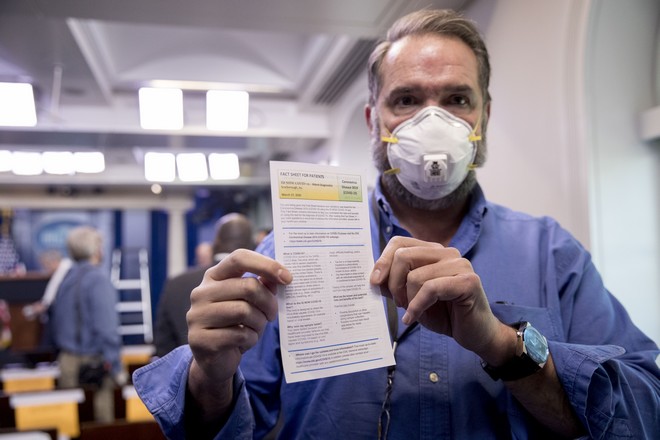 Δεκάδες δημοσιογράφοι νεκροί από τον κορονοϊό