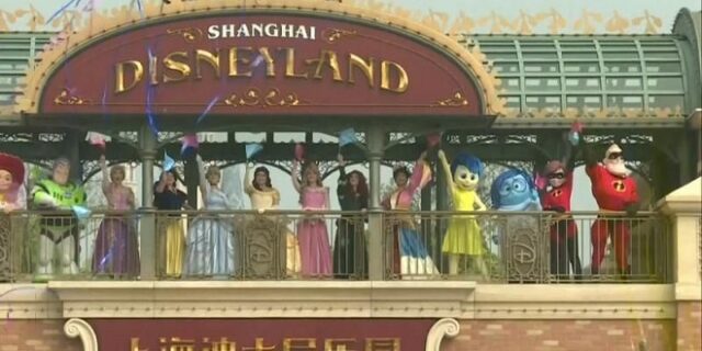 Άνοιξε ξανά τις πύλες της η Disneyland της Σαγκάης