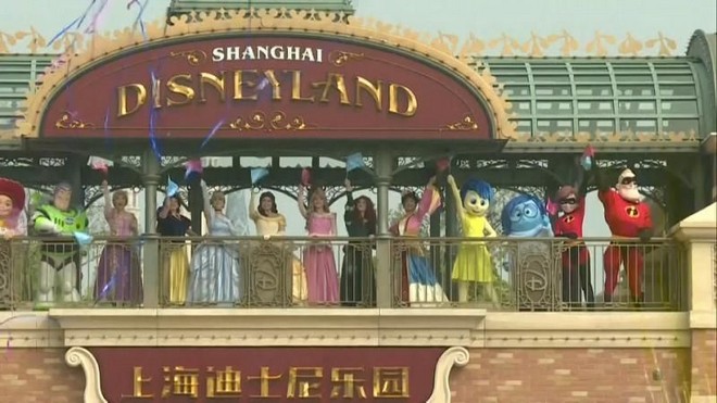 Άνοιξε ξανά τις πύλες της η Disneyland της Σαγκάης