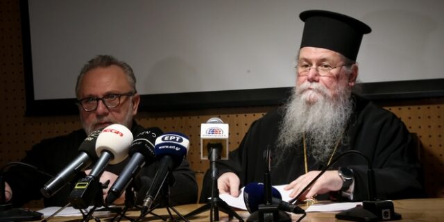 Εκκλησίες: Πιστοί με αναμονή, σύσταση για μάσκες – Κανονικά η Θεία μετάληψη