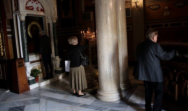 Με τρεις λειτουργίες ανοίγουν οι εκκλησίες στον Βόλο