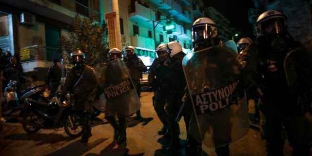 Μυτιλήνη: Βαριές κατηγορίες για 20 πολίτες που επιτέθηκαν σε αστυνομικούς