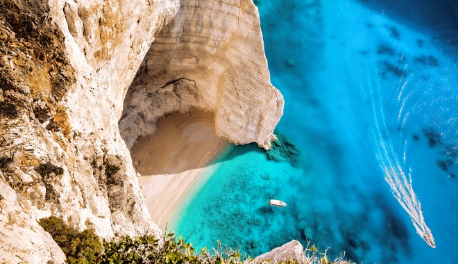 Η Telegraph προτείνει 15 ελληνικά νησιά για τις φετινές καλοκαιρινές διακοπές