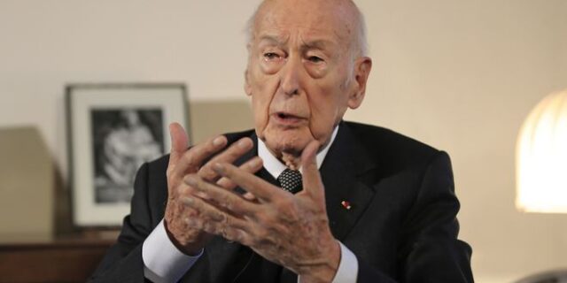 Γαλλία: Μήνυση στον 94χρονο Βαλερί Ζισκάρ ντ’ Εστέν για σεξουαλική παρενόχληση