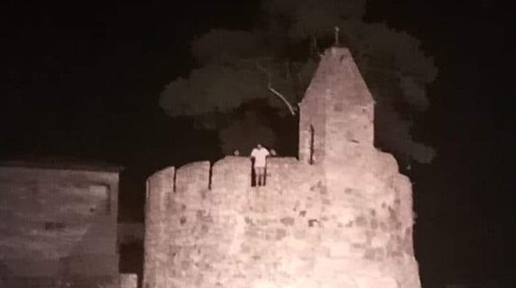 Ναύπακτος-Σοκαριστικά πλάνα: 17χρονος έπεσε από τον Φάρο για “στοίχημα”