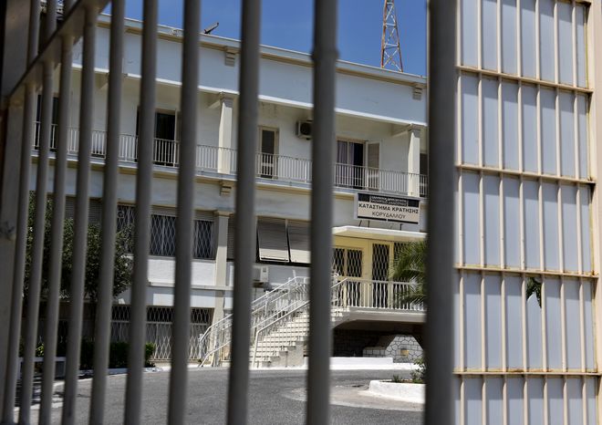 Φυλακές Κορυδαλλού: Βρέθηκαν σε έφοδο ναρκωτικά και αυτοσχέδια μαχαίρια