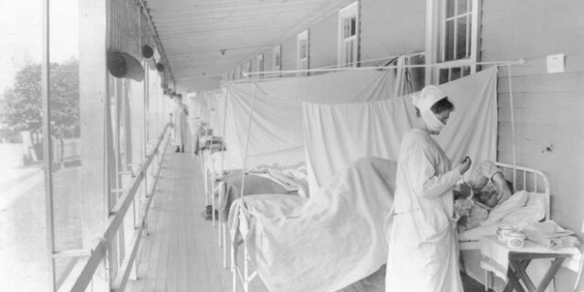 Νέα Υόρκη: Στα κιτάπια του 1918 ψάχνουν τον τρόπο επιστροφής στην κανονικότητα