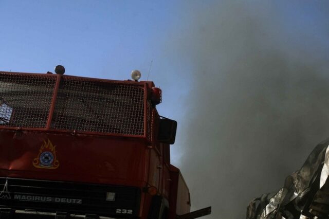 Παρανάλωμα του πυρός σχολικό λεωφορείο στην ΕΟ Αθηνών – Λαμίας
