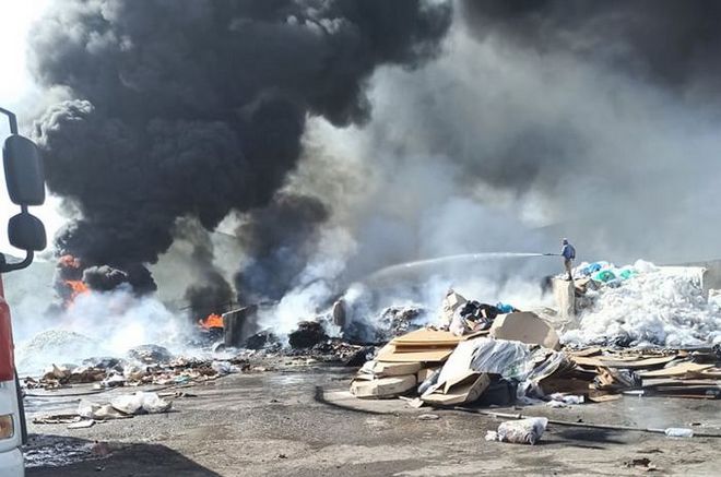 Εύβοια: Υπό έλεγχο η φωτιά στην μονάδα ανακύκλωσης στην Αυλίδα